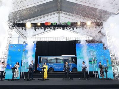 Triển khai công nghệ thanh toán chạm cùng OneFin Việt Nam trên xe buýt