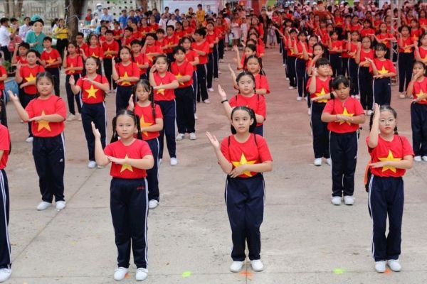 1.000 học sinh tham gia Ngày hội 'Thiếu nhi Việt Nam - Học tập tốt, rèn luyện chăm'