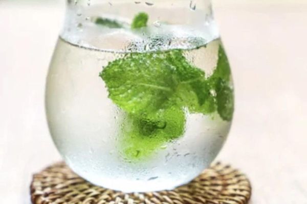 5 lợi ích sức khỏe đáng kinh ngạc của việc uống nước bạc hà