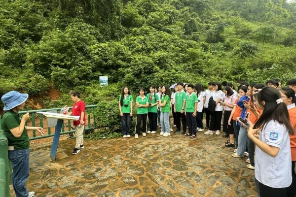 Câu lạc bộ 'Cùng em khám phá Công viên địa chất' trải nghiệm thực địa tại huyện Quảng Hòa, Trùng Khánh