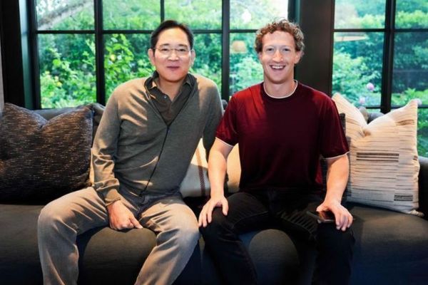 Chủ tịch Samsung đến chơi nhà Mark Zuckerberg