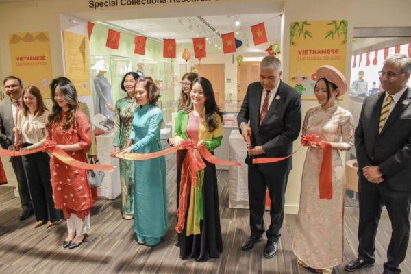 Chung tay tôn vinh văn hóa Việt tại thư viện GMU (Hoa Kỳ)