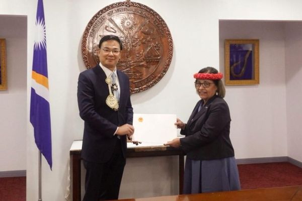 Đại sứ Phạm Quang Hiệu trình Thư ủy nhiệm lên Tổng thống Quần đảo Marshall
