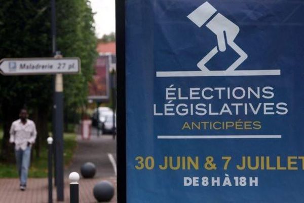 Đảng cực hữu Pháp thắng bầu cử vòng 1, kịch tính bầu cử vòng 2