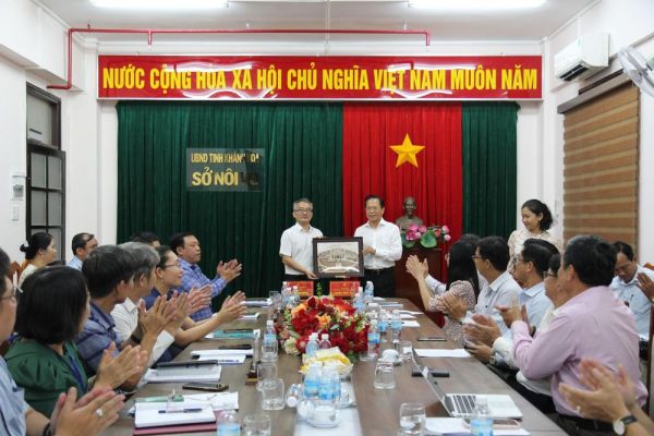 Đoàn công tác của TP. Cần Thơ: Trao đổi kinh nghiệm cải cách hành chính với tỉnh Khánh Hòa