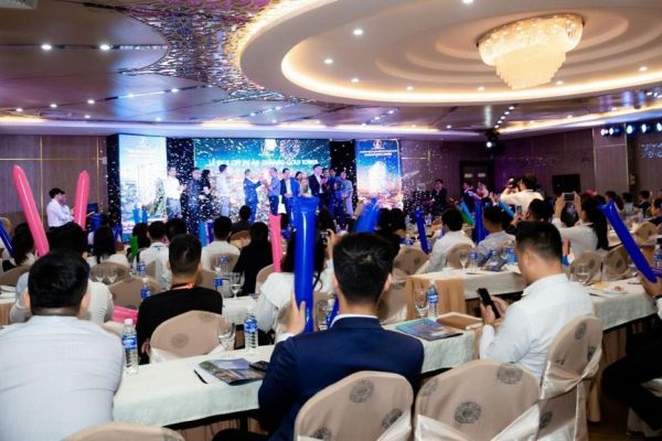 Hàng trăm ''chiến binh'' kinh doanh Đà Nẵng tham dự lễ kick off dự án DaNang Gold Tower