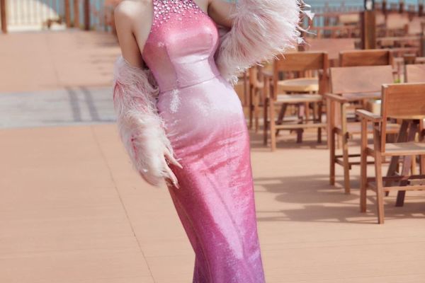 Hoa hậu Phan Thị Mơ khoe sắc quyến rũ trên thảm đỏ