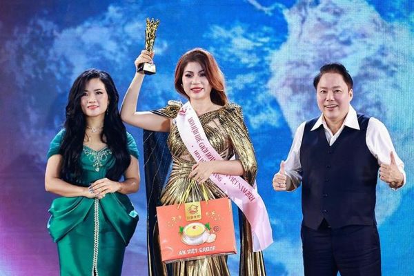 Hoa hậu Tài năng Hoàng Thúy: 'Tuổi thơ nghèo khó giúp tôi mạnh mẽ và bản lĩnh'