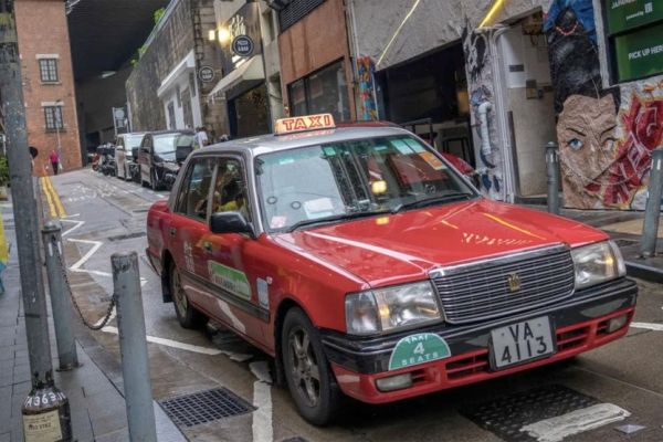 Hồng Kông (Trung Quốc): Taxi truyền thống và công nghệ cạnh tranh khốc liệt