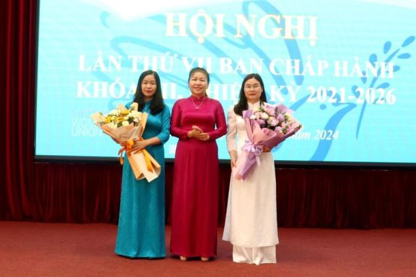Lai Châu: Trao tặng 20 bằng khen cho cán bộ Hội cơ sở giỏi giữa nhiệm kỳ