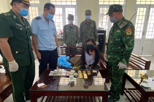 Lập chuyên án triệt phá các đường dây tuồn vàng lậu vào Việt Nam