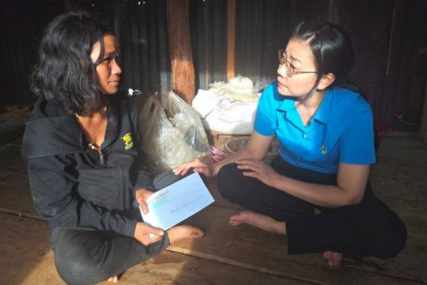 Liên đoàn Lao động tỉnh Gia Lai thăm hỏi, động viên gia đình có người bị nạn do sạt lở đất ở tỉnh Hà Tĩnh