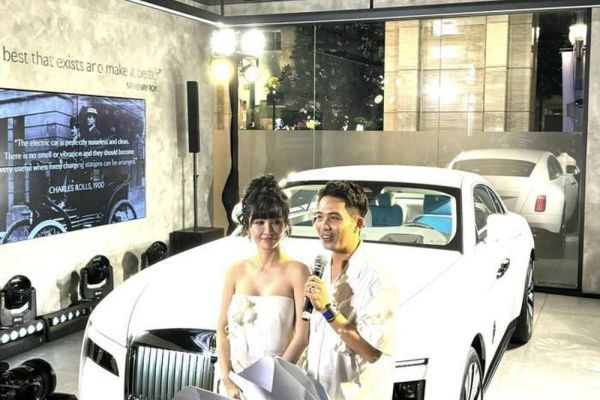 Lộ diện đại gia Việt đầu tiên sở hữu Rolls-Royce Spectre thuần điện hàng chục tỷ đồng