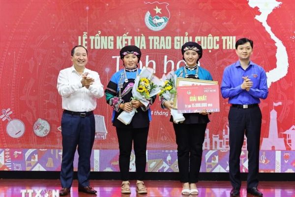 Nữ sinh dân tộc Bố Y đoạt giải Nhất Cuộc thi 'Tinh hoa Việt Nam'