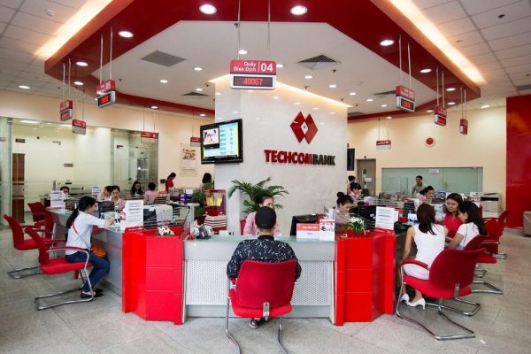Techcombank bứt phá, vượt mặt Big 4 về vốn điều lệ