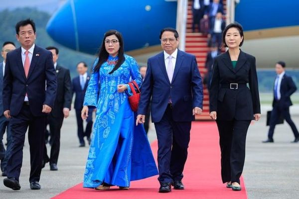 Thủ tướng Phạm Minh Chính và Phu nhân tới Seoul, bắt đầu thăm Hàn Quốc