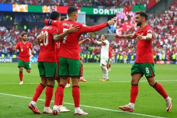 Trực tiếp Thổ Nhĩ Kỳ-Bồ Đào Nha 0-3: Ronaldo kiến tạo cho Bruno ghi bàn