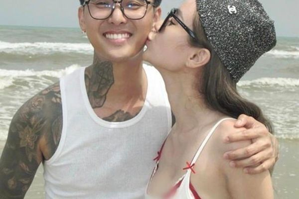 Vợ cũ Hoài Lâm mặc gợi cảm, hôn Đạt G khi đi du lịch