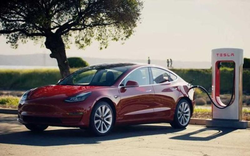 Tesla 'quay xe' tuyển dụng lại nhân viên từng bị cho nghỉ việc