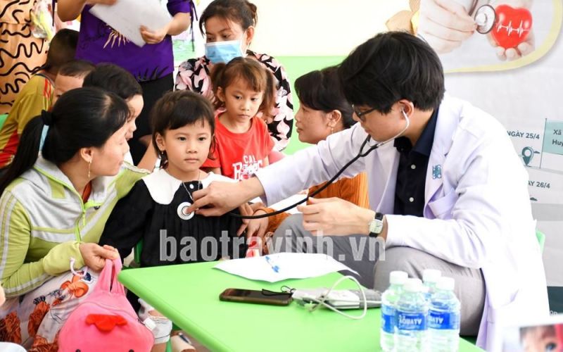 500 trẻ ở xã đảo Hòa Minh được khám sàng lọc tim miễn phí