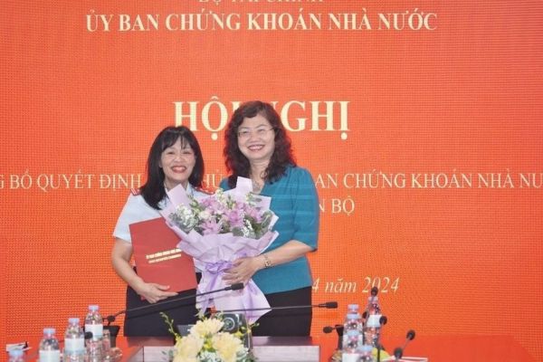 Bà Phạm Thị Thanh Hương giữ chức Chánh thanh tra Ủy ban Chứng khoán Nhà nước