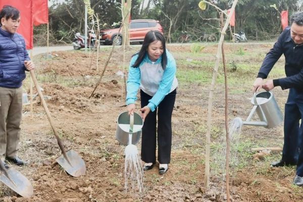 Bắc Giang: Phát động phụ nữ toàn tỉnh trồng, chăm sóc cây xanh