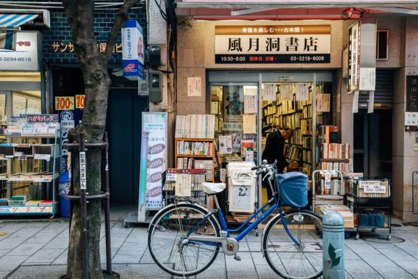 Báo động về doanh thu sách in và số hiệu sách giảm mạnh tại Nhật Bản