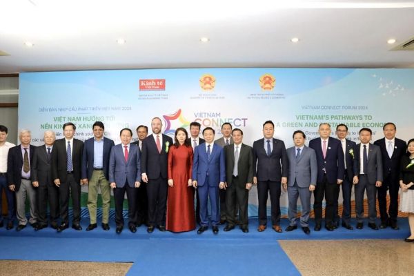 Chủ tịch UBND tỉnh Trần Huy Tuấn tham dự Diễn đàn Nhịp cầu Phát triển Việt Nam năm 2024