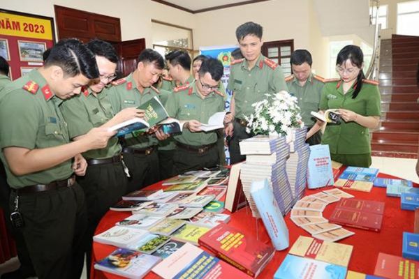 Công an tỉnh Lào Cai phát động hưởng ứng Ngày sách và Văn hóa đọc Việt Nam