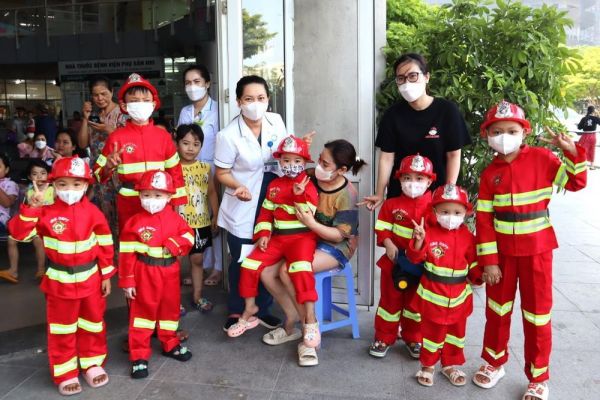 Đà Nẵng: Hiện thực hóa ước mơ làm lính cứu hỏa cho các em nhỏ mắc bệnh ung thư