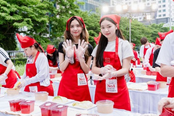 Đến Con đường văn hóa Hàn Quốc trải nghiệm muối kimchi cùng Jongga Việt Nam