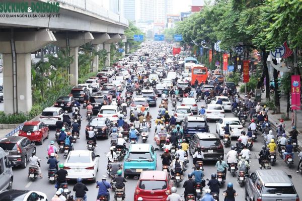 Đường phố Hà Nội quay lại cảnh ùn tắc sau 5 ngày nghỉ lễ