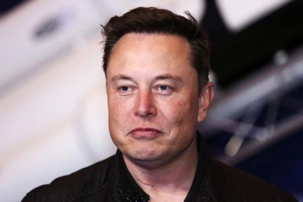 Elon Musk dùng tài khoản con trai bình luận dạo