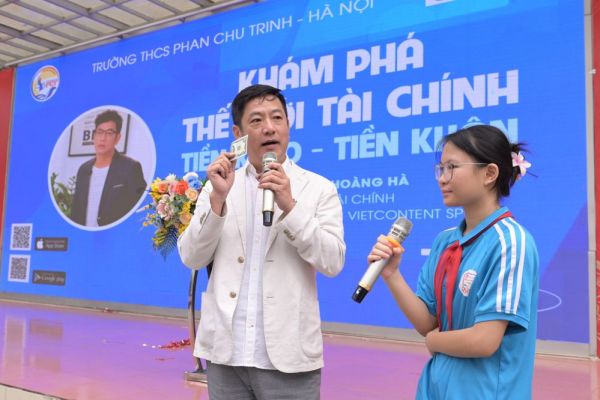 Gần 2.000 học sinh Hà Nội học bài học 'vỡ lòng' về tiết kiệm và chi tiêu