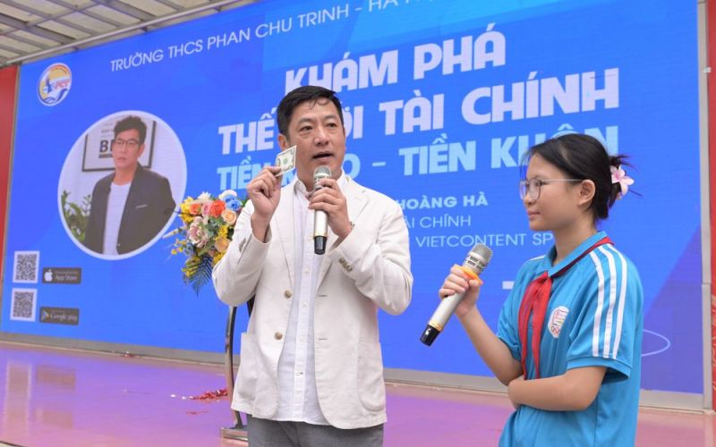 Gần 2.000 học sinh Hà Nội học bài học 'vỡ lòng' về tiết kiệm và chi tiêu