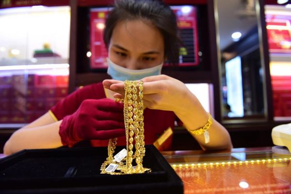 Giá vàng hôm nay ngày 29/2: Vàng nhẫn đắt hơn vàng thế giới gần 5 triệu đồng/lượng