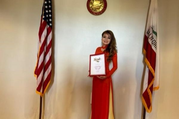 Hoa hậu Thanh Mai bất ngờ nhận giải thưởng Người phụ nữ xuất sắc năm 2024