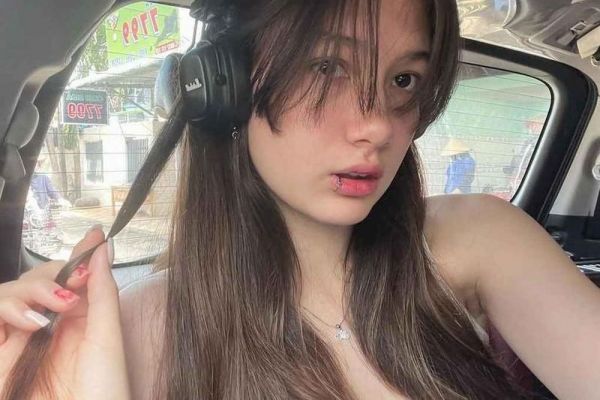 Hội em gái cầu thủ Việt Nam dáng chuẩn như người mẫu