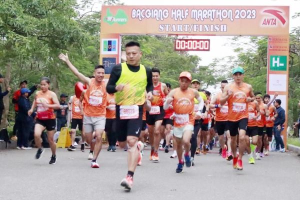 Hơn 250 vận động viên tham gia Giải chạy 'Bắc Giang Half Marathon - Nối vòng tay lớn'