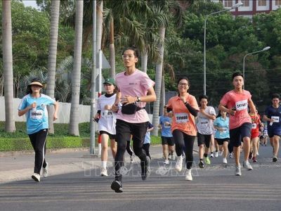 Làm gì để đảm bảo an toàn sức khỏe khi tham gia chạy bộ?