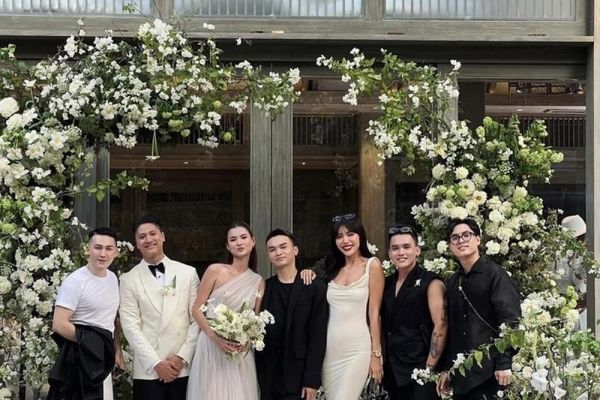 Loạt xe tiền tỷ trong đám cưới Cao Thiên Trang và chồng doanh nhân