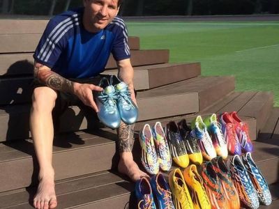 Messi, Ronaldo đi giày của hãng nào?