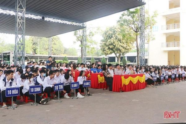 'Ngày Sách và Văn hóa đọc Việt Nam' tại trường Chuyên Hà Tĩnh