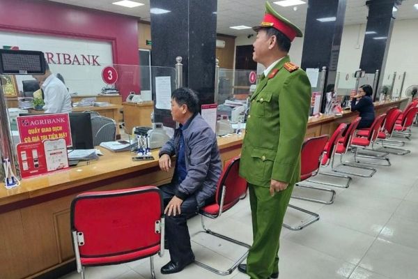 Nhân viên ngân hàng giúp khách hàng thoát 'bẫy lừa' hơn 120 triệu đồng