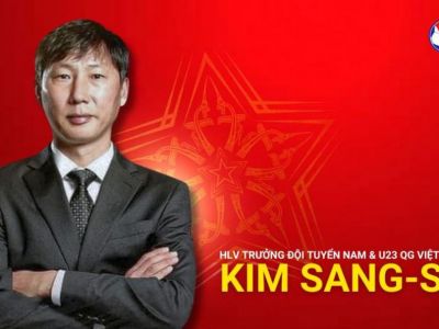 Ông Kim Sang-sik là HLV trưởng đội tuyển bóng đá Việt Nam