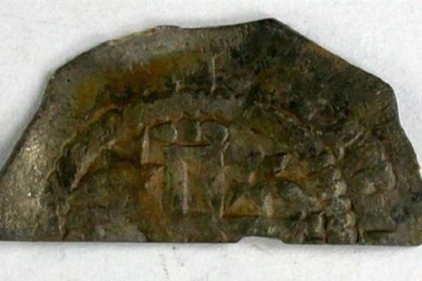 Phát hiện những đồng xu bạc cổ có từ triều đại vua Stephen ở thế kỉ thứ 12 bằng máy dò kim loại