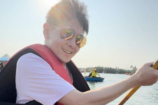 Tài tử 'Thiên Long Bát Bộ' gây sốt khi viết tiếng Việt, chèo thuyền thúng trải nghiệm ở Hội An