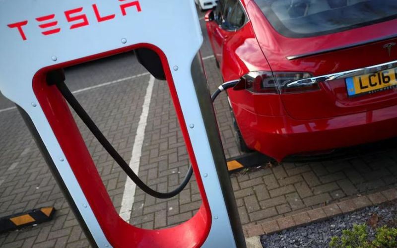 Tesla bất ngờ sa thải nhân sự khiến khách hàng, đối tác hoang mang