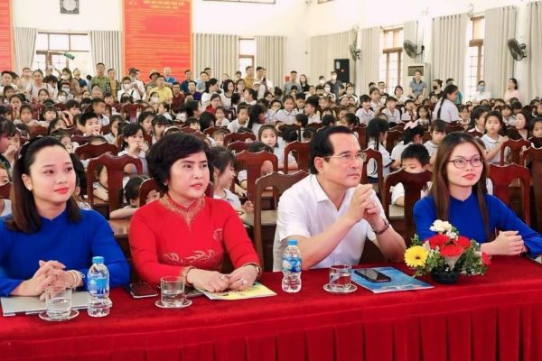 Thanh Oai trao thưởng gần 300 học sinh đoạt giải 'Viết chữ đẹp', 'Chữ đẹp tuổi thơ lần thứ nhất'