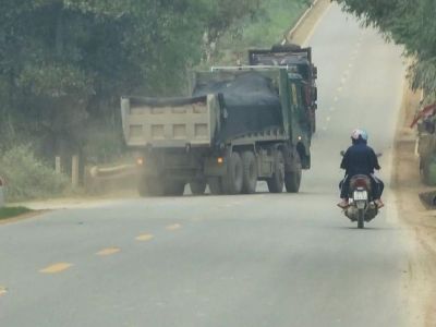 Tiềm ẩn nguy cơ tai nạn trên tuyến đường Hồ Chí Minh do xe chở đất